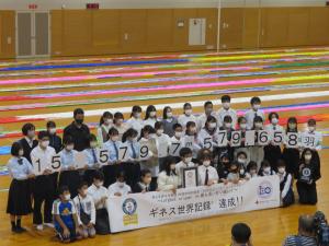 58万羽つなげたおりづるギネス世界記録