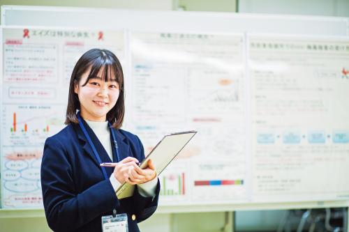 「保健師」卒業生のインタビュー風景