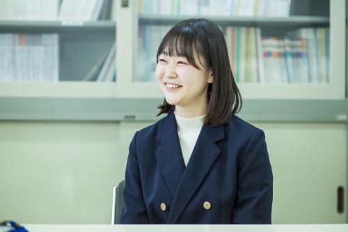 「保健師」卒業生のインタビュー風景