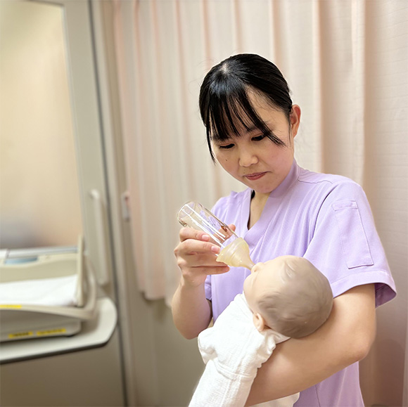 助産師卒業生仕事風景2